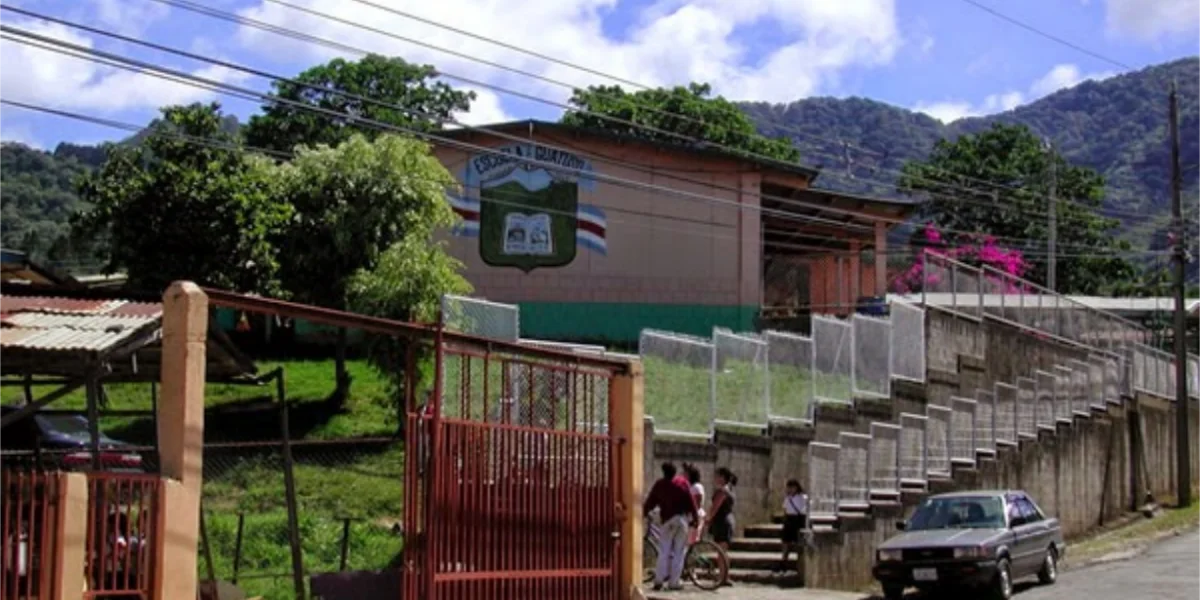 Foto escuela guatuso